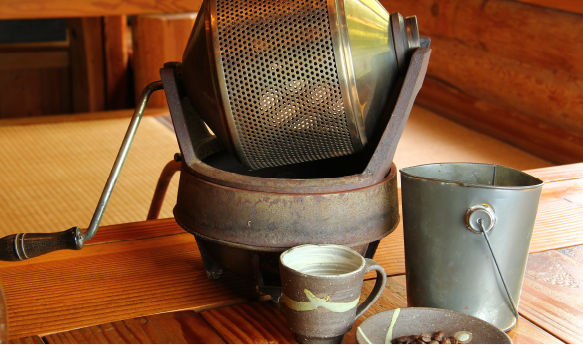 オーナーが豆を炒って作る
自家焙煎のコーヒー